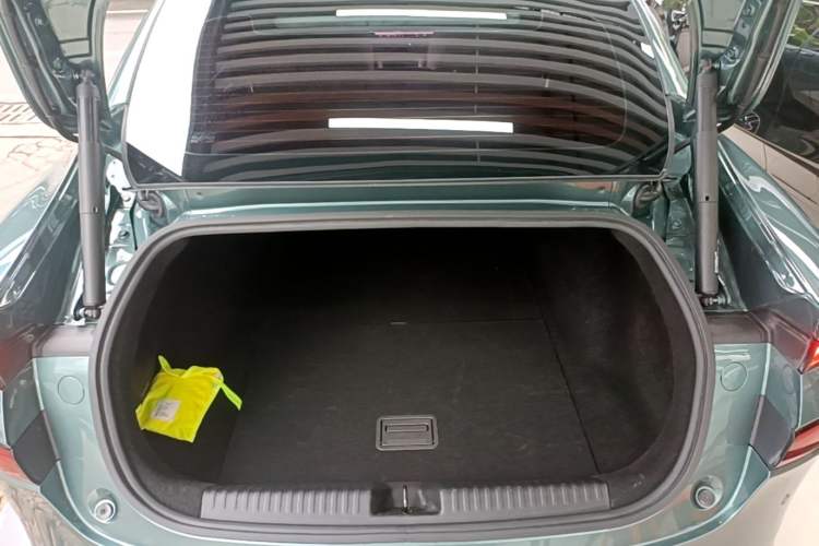Used XPeng P7 2023 P7i 702 Pro Trunk