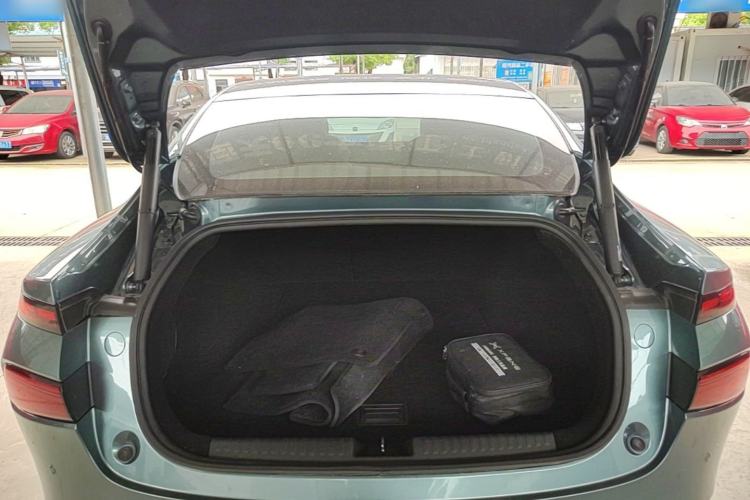 Used XPeng P7 2023 P7i 610 Pengyi Performance Edition Trunk