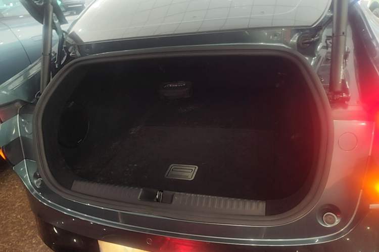 Used XPeng P7 2023 P7i 702 Pro Trunk