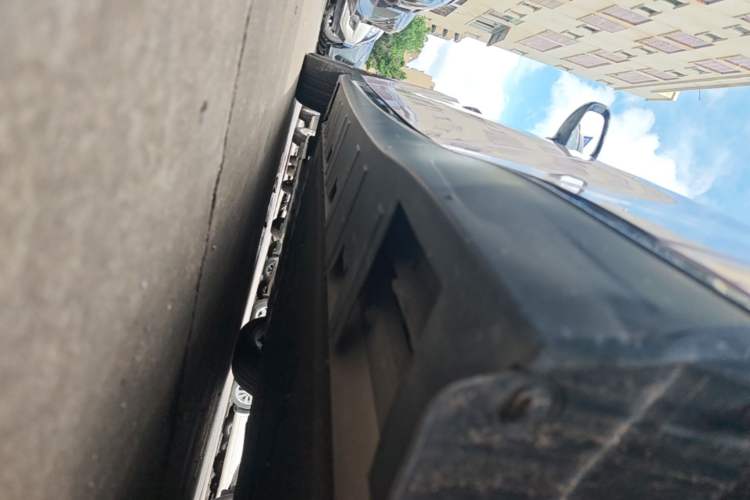 Used XPeng P7 2023 P7i 610 Max Performance Edition Left Side Sill