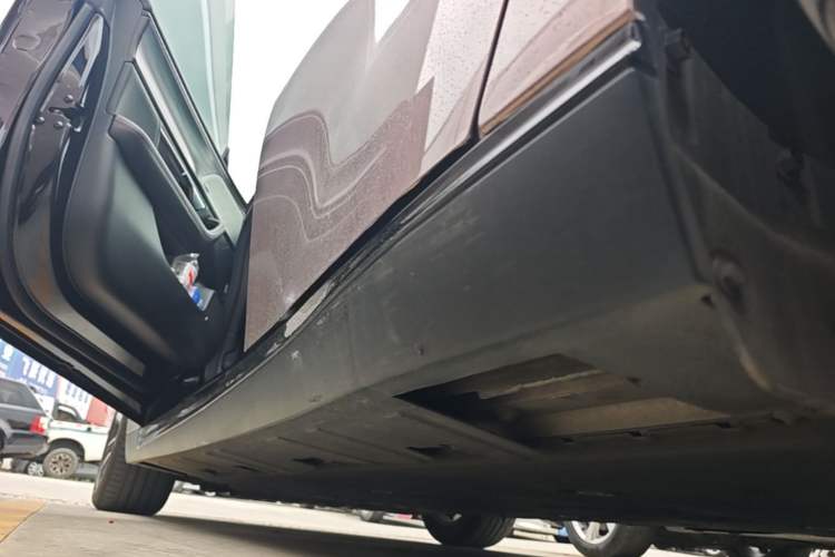 Used XPeng P7 2023 480E Left Side Sill