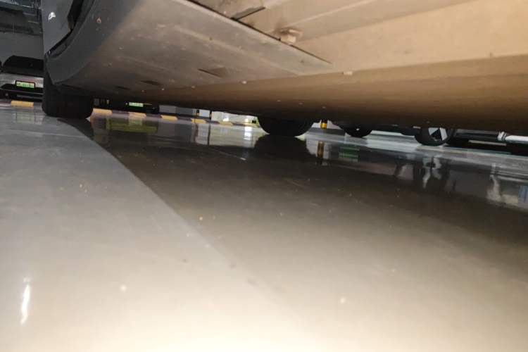 Used XPeng P7 2023 P7i 702 Pro Chassis Front Right