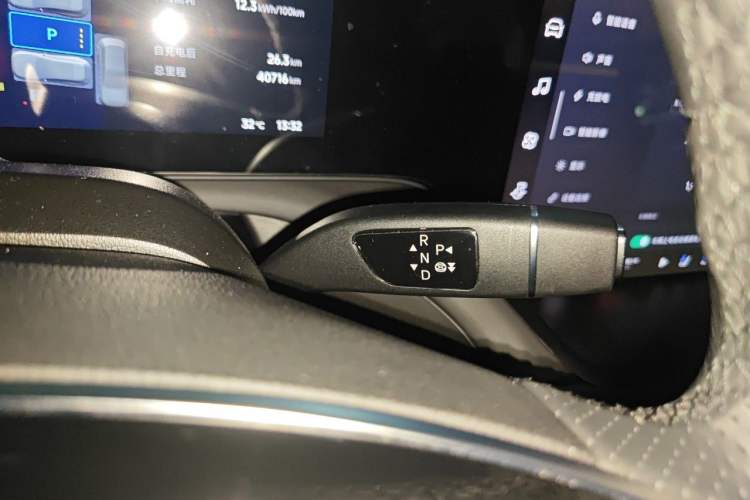 Used XPeng P7 2023 P7i 702 Pro Gear Lever