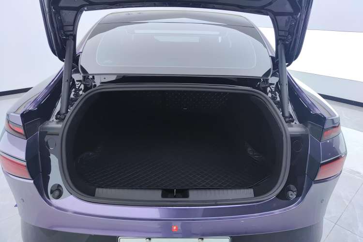 Used XPeng P7 2023 P7i 702 Pro Trunk