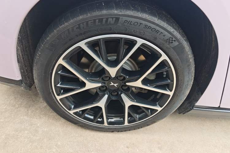 Used XPeng P7 2023 P7i 610 Max Performance Edition Right Rear Wheel Hub