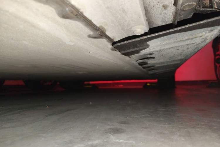 Used XPeng P7 2023 586E Chassis Front Left