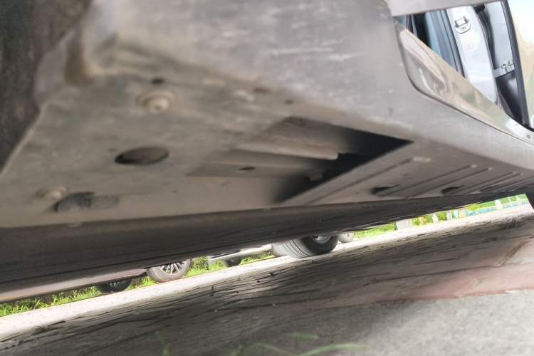 Used XPeng P7 2023 586E Chassis Front Left