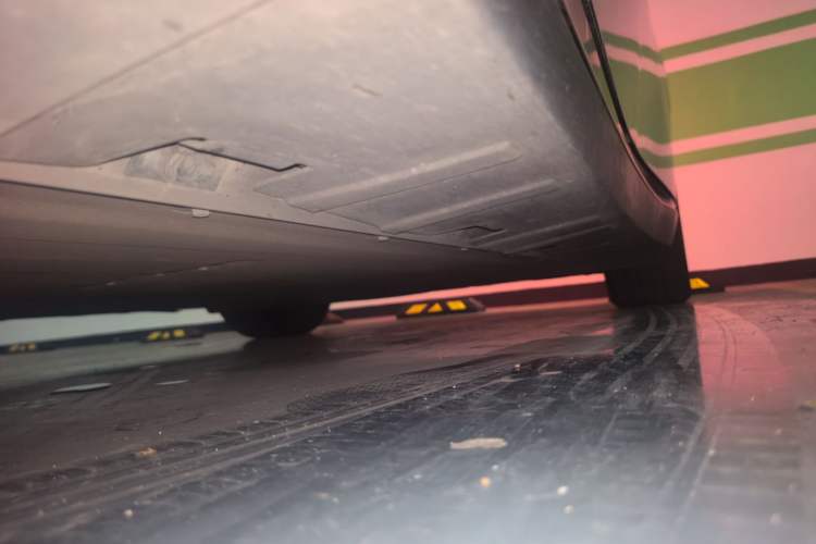 Used XPeng P7 2023 586E Chassis Front Left