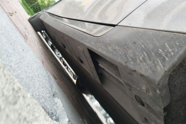 Used XPeng P7 2023 586E Chassis Front Right