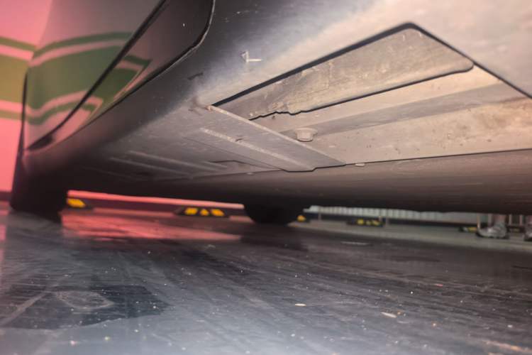 Used XPeng P7 2023 586E Chassis Front Right