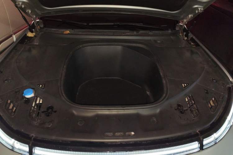Used XPeng P7 2023 586E Engine Bay
