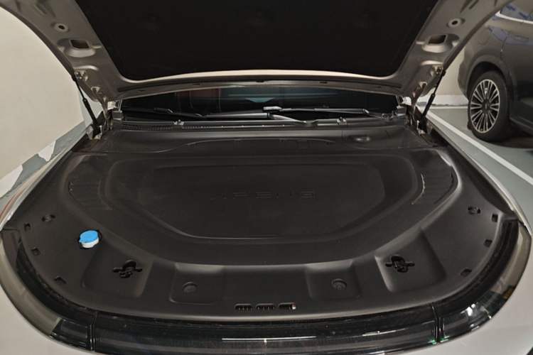 Used XPeng P7 2023 P7i 702 Pro Engine Bay