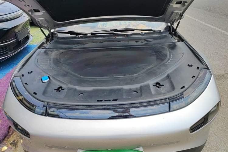Used XPeng P7 2023 P7i 702 Max Engine Bay