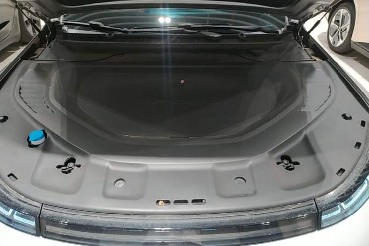 Used XPeng P7 2023 P7i 702 Pro Engine Bay