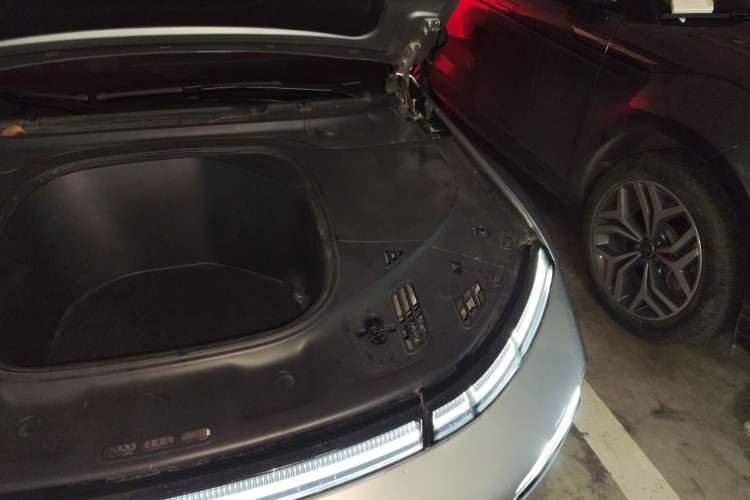 Used XPeng P7 2023 586E Engine Bay Left