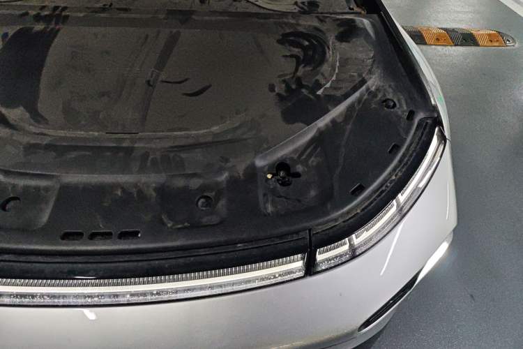 Used XPeng P7 2023 P7i 610 Max Performance Edition Engine Bay Left