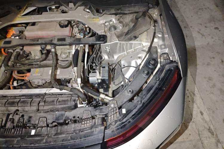 Used XPeng P7 2023 P7i 610 Max Performance Edition Engine Bay Left