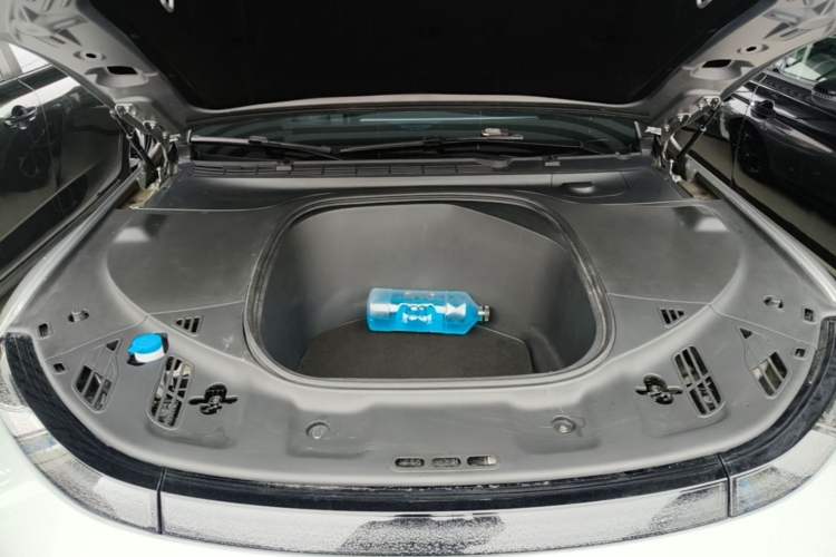 Used XPeng P7 2023 586E Engine Bay