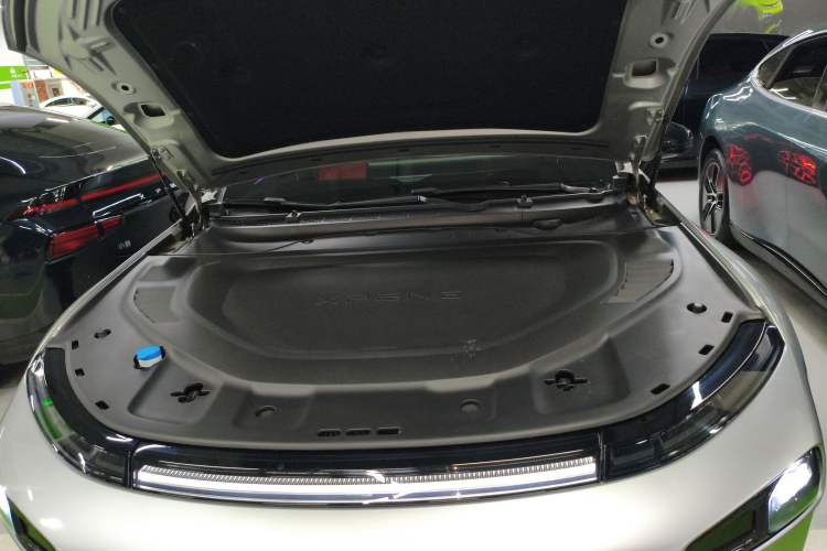 Used XPeng P7 2023 P7i 610 Max Performance Edition Engine Bay