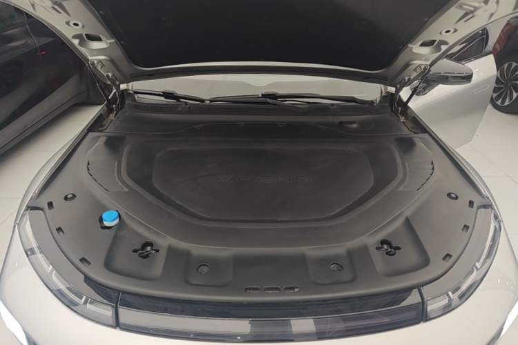 Used XPeng P7 2023 P7i 610 Max Performance Edition Engine Bay