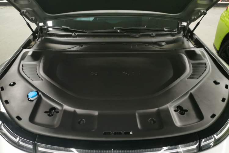 Used XPeng P7 2023 P7i 702 Pro Engine Bay