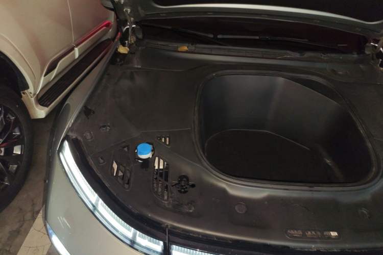 Used XPeng P7 2023 586E Engine Bay Right