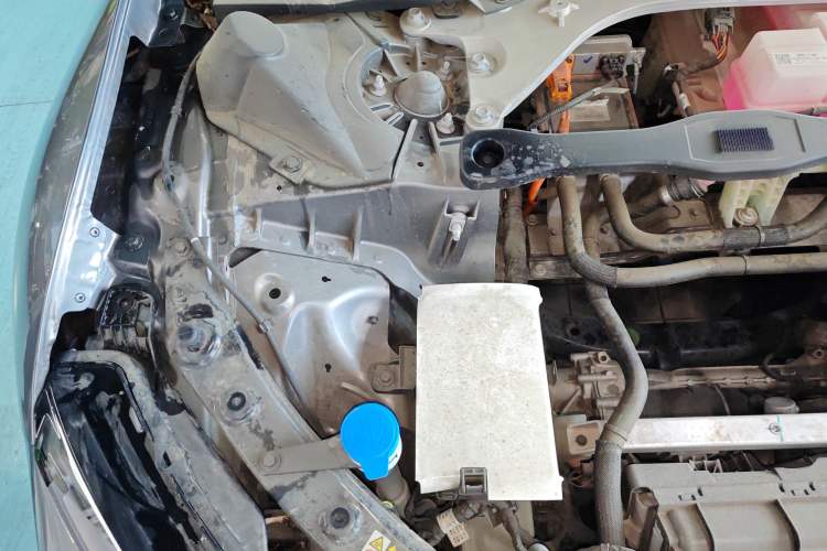 Used XPeng P7 2023 P7i 702 Pro Engine Bay Right