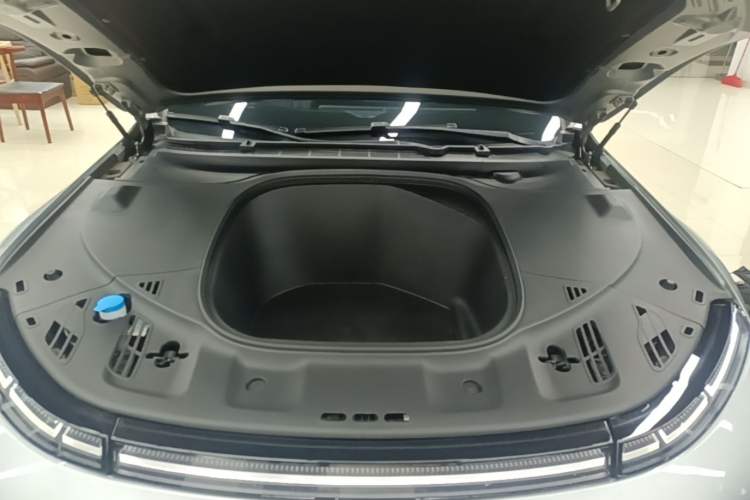 Used XPeng P7 2023 586E Engine Bay
