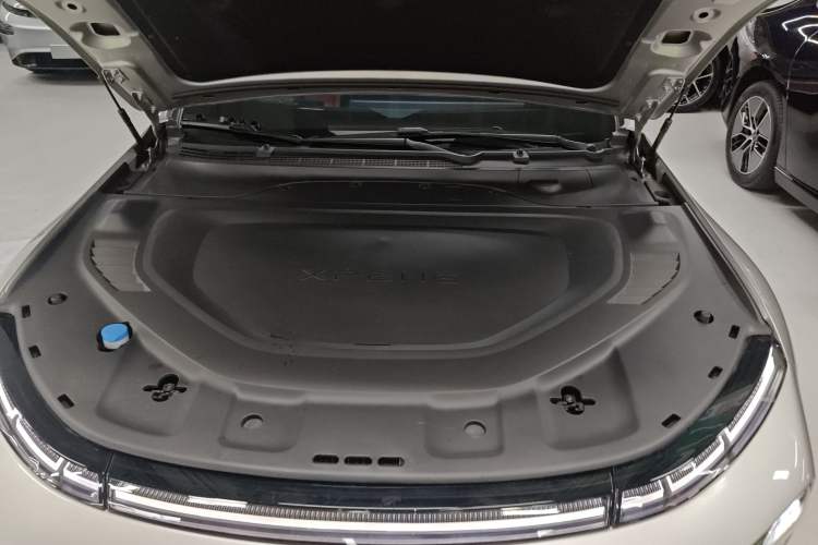 Used XPeng P7 2023 P7i 702 Max Engine Bay