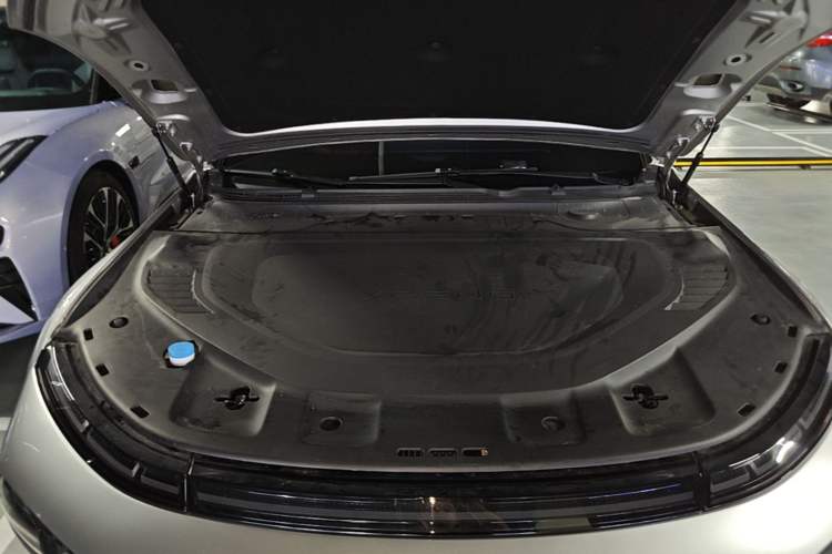 Used XPeng P7 2023 P7i 702 Pro Engine Bay