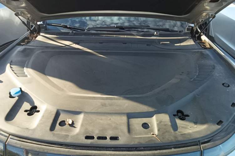 Used XPeng P7 2023 P7i 702 Pro Engine Bay