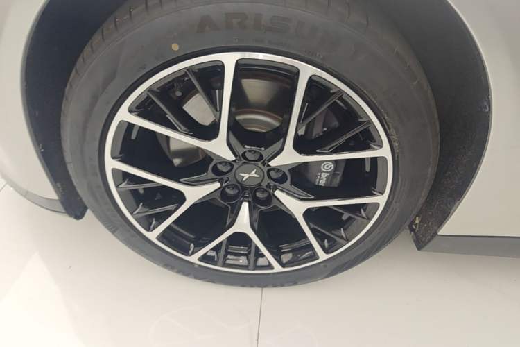 Used XPeng P7 2023 P7i 610 Max Performance Edition Exterior 4