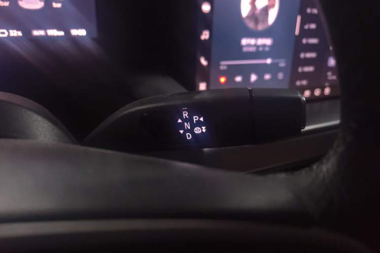 Used XPeng P7 2023 586E Gear Lever