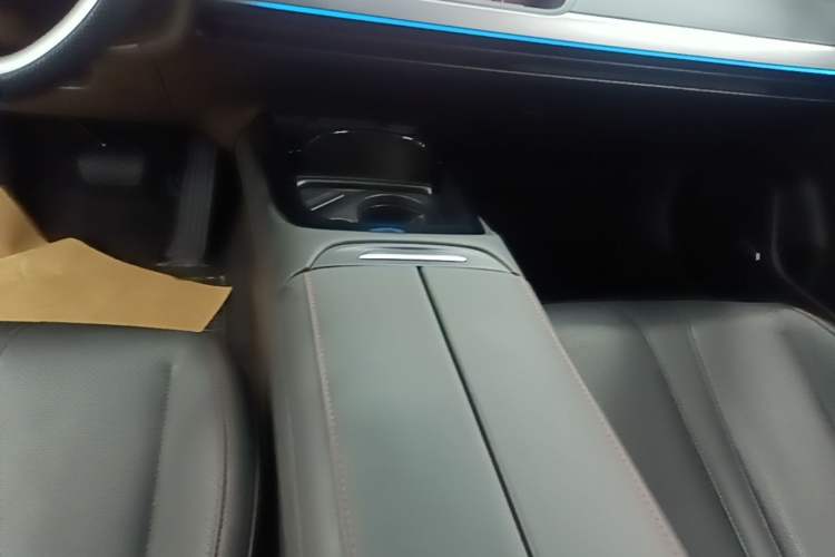 Used XPeng P7 2023 586E Gear Lever