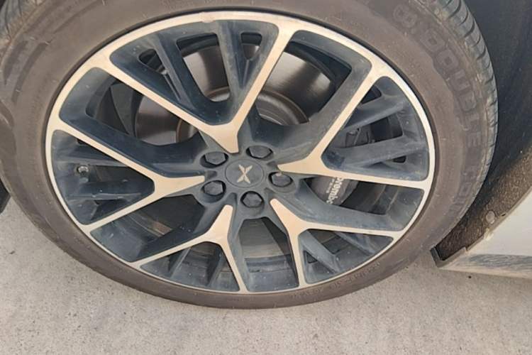 Used XPeng P7 2023 P7i 610 Max Performance Edition Left Front Wheel Hub