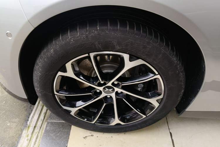 Used XPeng P7 2023 586E Left Front Wheel Hub