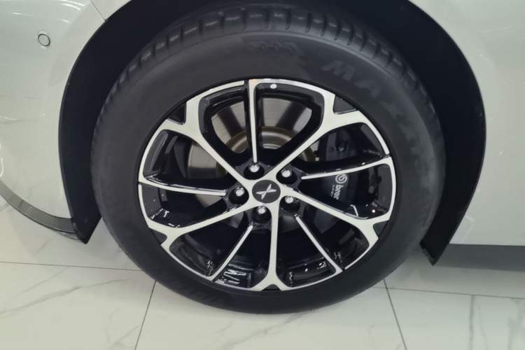 Used XPeng P7 2023 586E Left Front Wheel Hub