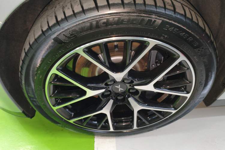 Used XPeng P7 2023 P7i 610 Max Performance Edition Left Front Wheel Hub