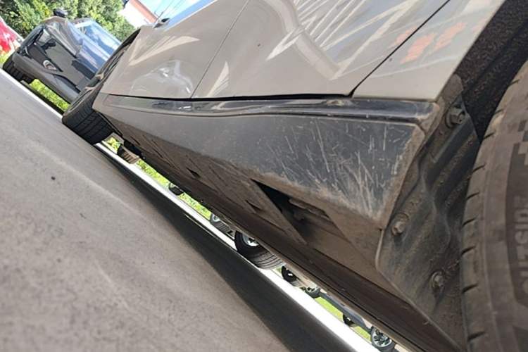 Used XPeng P7 2023 P7i 610 Max Performance Edition Left Side Sill