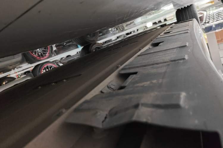 Used XPeng P7 2023 P7i 610 Max Performance Edition Left Side Sill