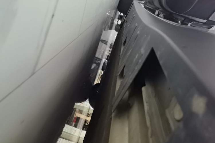 Used XPeng P7 2023 586E Left Side Sill