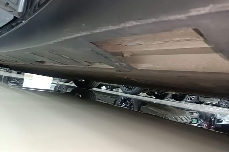 Used XPeng P7 2023 586E Left Side Sill