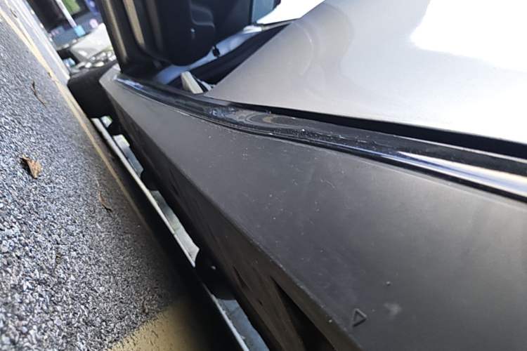 Used XPeng P7 2023 586E Left Side Sill