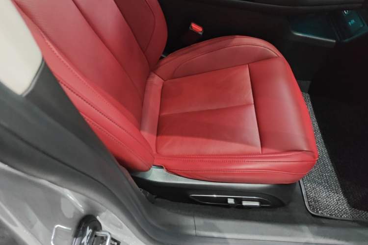 Used XPeng P7 2023 P7i 610 Max Performance Edition Right Front Seat