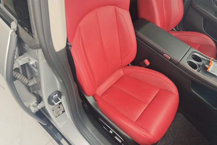 Used XPeng P7 2023 P7i 610 Max Performance Edition Right Front Seat