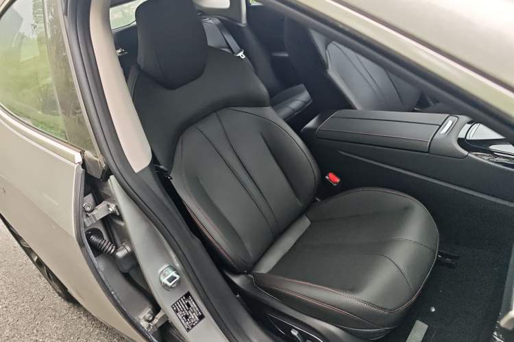 Used XPeng P7 2023 586E Right Front Seat