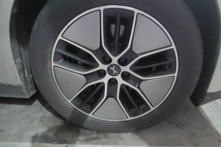 Used XPeng P7 2023 P7i 702 Max Right Front Wheel Hub