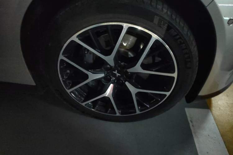Used XPeng P7 2023 P7i 702 Max Right Front Wheel Hub