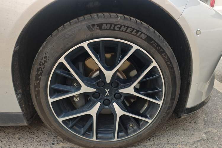 Used XPeng P7 2023 P7i 702 Pro Right Front Wheel Hub