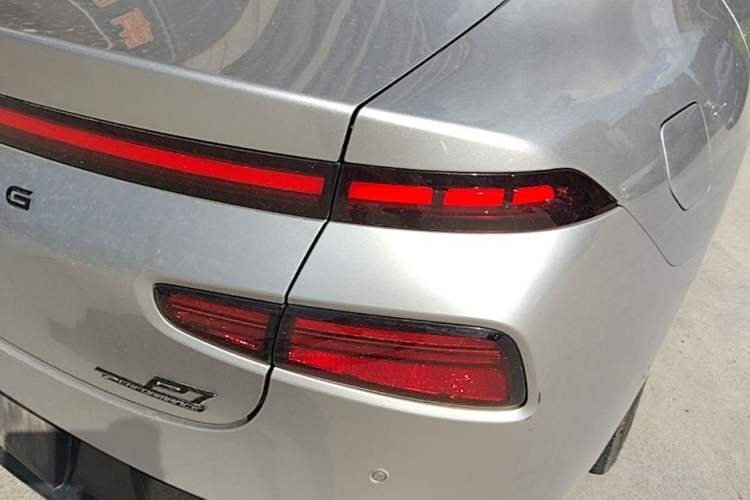 Used XPeng P7 2023 P7i 610 Max Performance Edition Right Rear Taillight